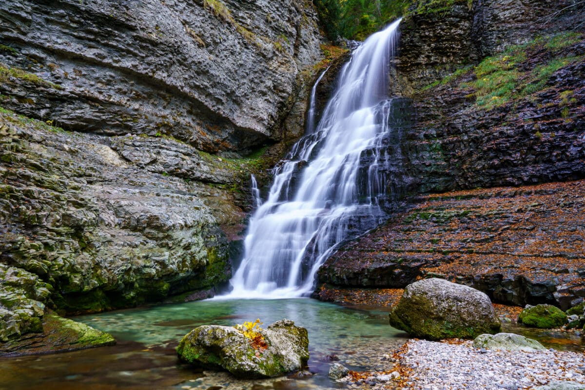 Cascade isolée dans le cirque de Saint-Même en Chartreuse en pose longue