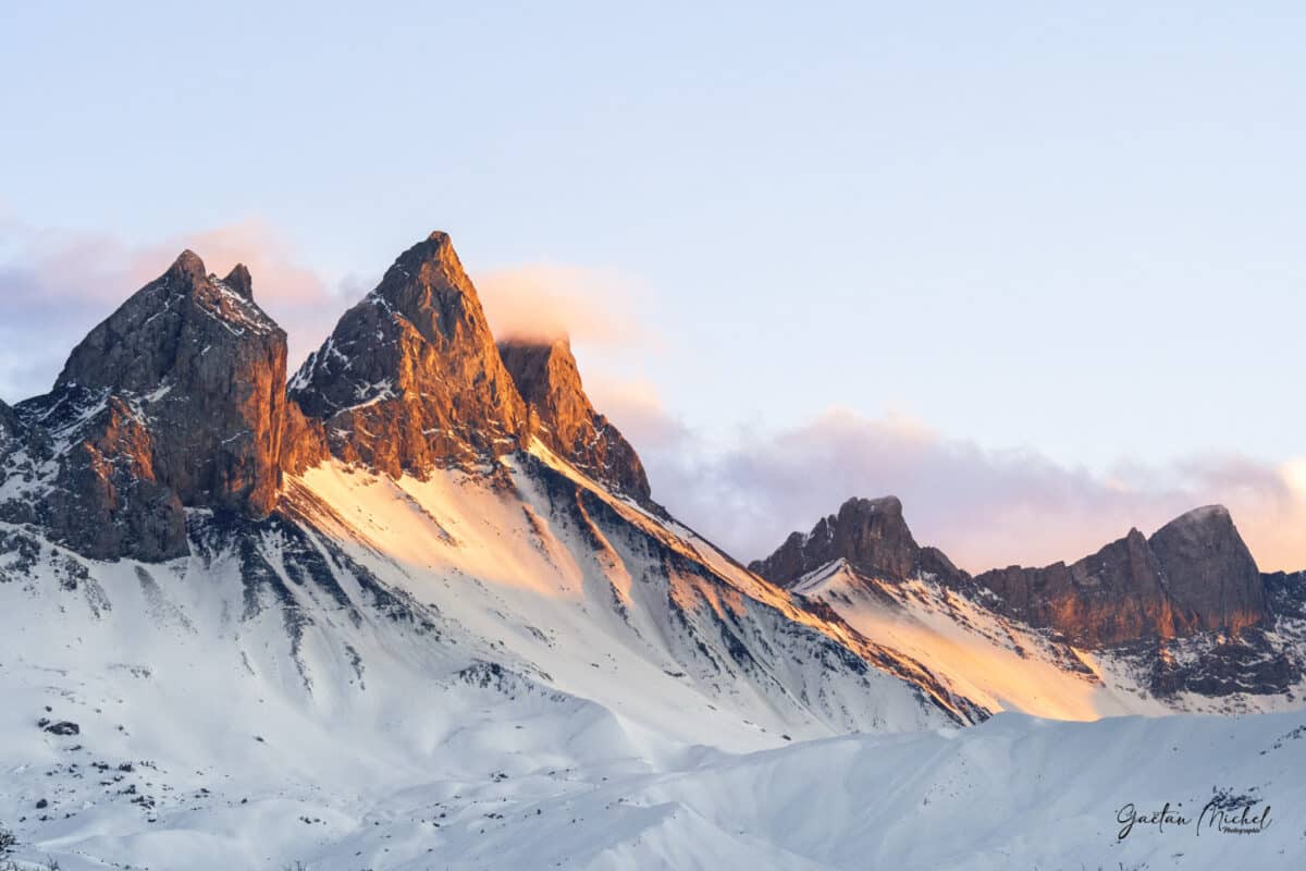 Aiguilles d'Arves en Savoie, sommets alpins enneigés - Photo de montagne par Gaëtan Michel