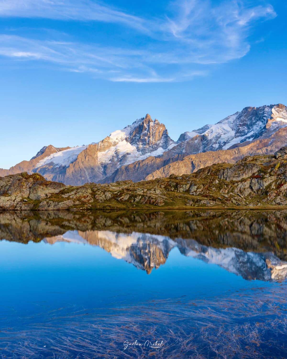 La Meije en reflet dans le lac Lérié, massif des Écrins, paysages alpins et symétrie naturelle - Vente de tirages décoratifs par Gaëtan Michel