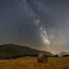 La Voie lactée illuminant le ciel au-dessus de Vaulnaveys-le-Haut, dans le massif de Belledonne, lors d'un soir d'été. Voie lactée à Vaulnaveys-le-Haut, massif de Belledonne, ciel étoilé un soir d'été - Vente de photos astronomiques par Gaëtan Michel