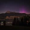 Aurore boréale au-dessus de la Dent de Crolles, paysages alpins nocturnes et magiques - Vente de photos par Gaëtan Michel