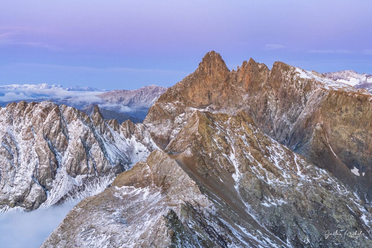 Grand Pic de Belledonne à l'heure bleue, paysages alpins nocturnes - Photo par Gaëtan Michel