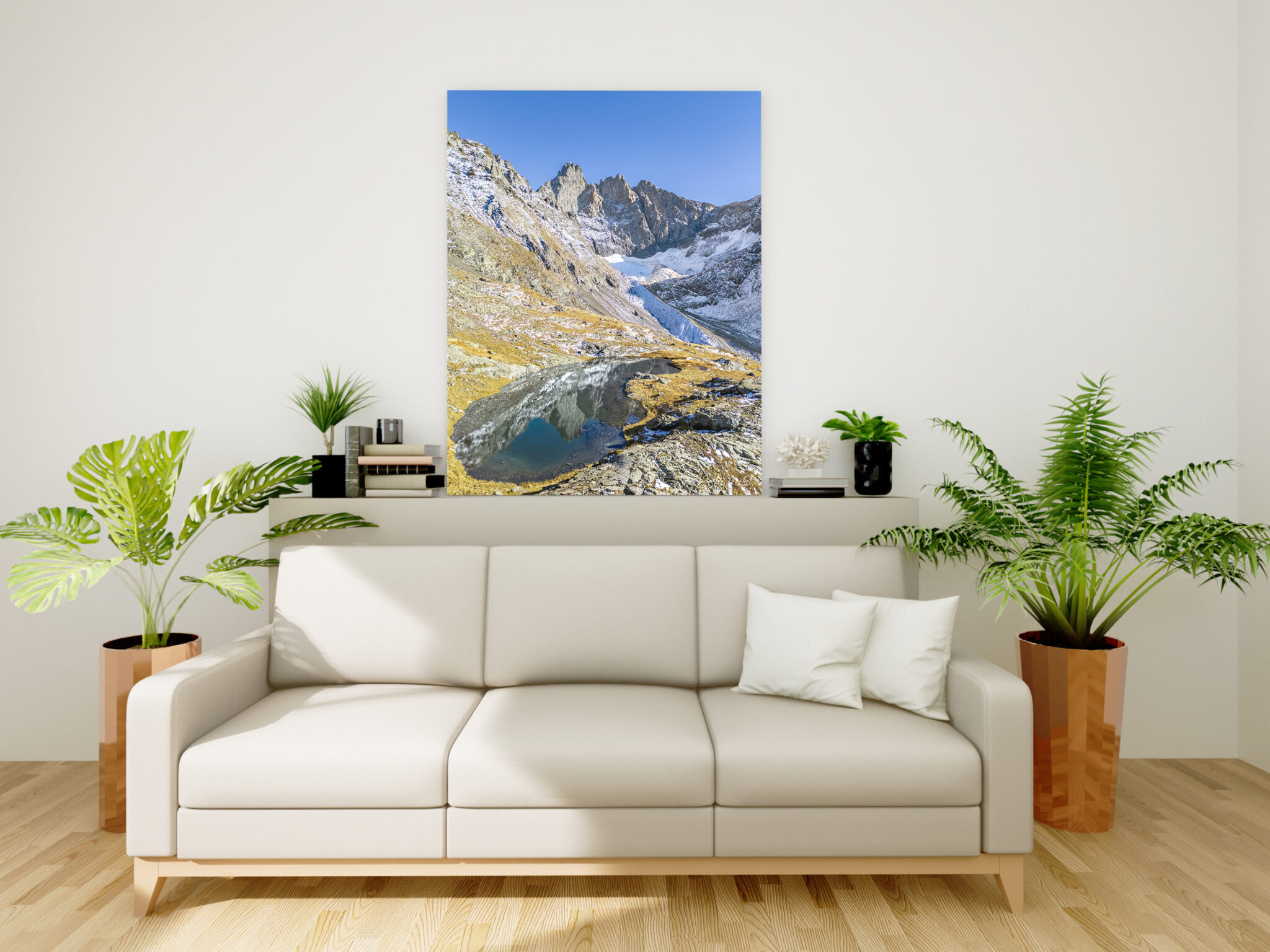 Au cœur du massif de Belledonne, le plus haut sommet se dévoile dans toute sa majesté. Le Grand Pic (2 977 m) se reflète ici dans ce petite lac d’altitude, où l’eau calme capture la pureté du ciel et la rudesse minérale des parois. Les premières neiges d’automne soulignent les reliefs et contrastent avec les teintes dorées des pelouses alpines.
Une scène éphémère, où lumière, roche et glace s’unissent dans une harmonie fragile typique des hauteurs sauvages de Belledonne. Au cœur du massif de Belledonne, le plus haut sommet se dévoile dans toute sa majesté. Le Grand Pic (2 977 m) se reflète ici dans ce petite lac d’altitude, où l’eau calme capture la pureté du ciel et la rudesse minérale des parois. Les premières neiges d’automne soulignent les reliefs et contrastent avec les teintes dorées des pelouses alpines. Une scène éphémère, où lumière, roche et glace s’unissent dans une harmonie fragile typique des hauteurs sauvages de Belledonne.