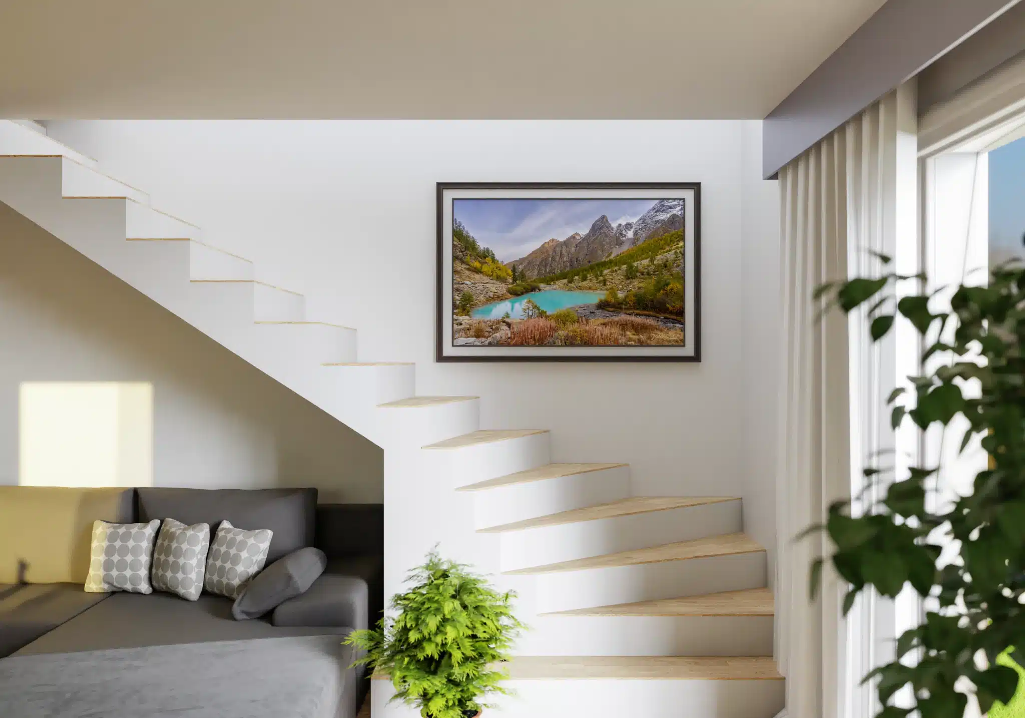 Le Lac de la Douche, joyau des Écrins, encadré et exposée dans un escalier pour sublimer ses eaux turquoise et ses forêts automnales. Une photographie décorative de Gaëtan Michel, prête à orner votre intérieur avec la magie des paysages alpins. Lac de la Douche (Écrins) encadré, eaux turquoise et paysages alpins automnaux - Photo décorative par Gaëtan Michel