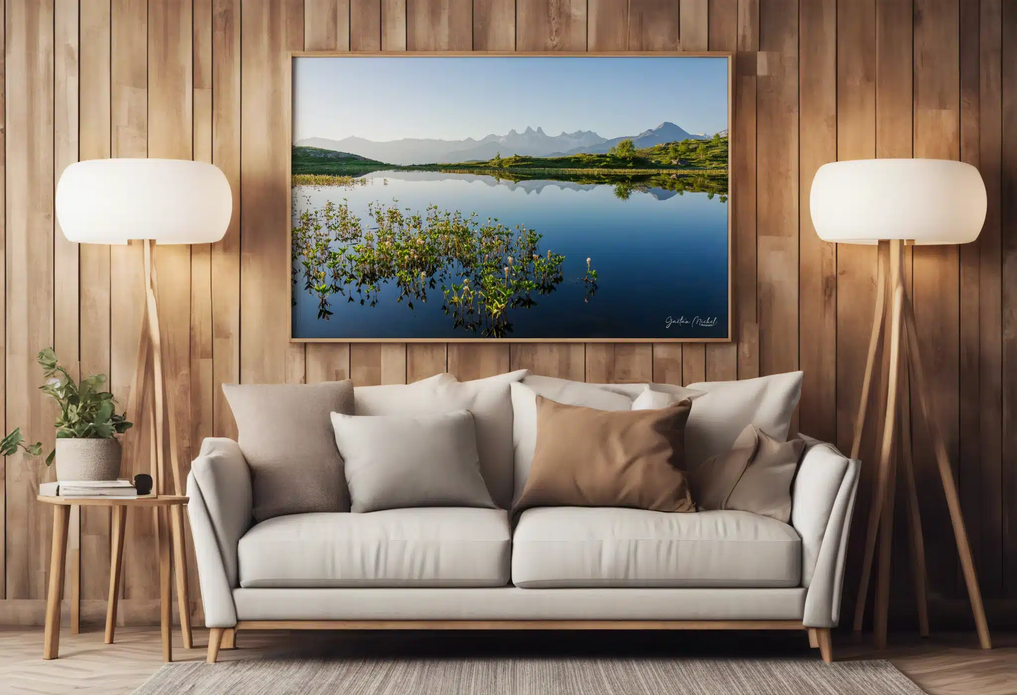 Les Aiguilles d’Arves se reflètent dans le Lac Guichard, un cadre alpin unique.
Tirage d’art disponible. Tableau décoratif des Aiguilles d'Arves en reflet dans le Lac Guichard - Photo alpine à vendre par Gaëtan Michel