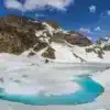 Découvrez la débâcle aux lacs Robert à Chamrousse, un phénomène naturel spectaculaire où la glace se fragmente au printemps. Une photographie unique mêlant puissance et transformation de la nature.