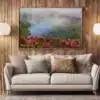 Tableau photo du lac Léama entouré de rhododendrons en fleur, accroché au-dessus d’un canapé dans un salon aux tons bois et beige.